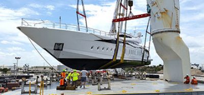 sitemgr_motor-yacht-in-crane-united-yacht-transport-1